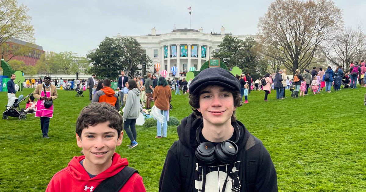 Simon and his friend, Max, who play together in a Bach to Rock jazz band, arrive at the White House Easter Egg Roll! 